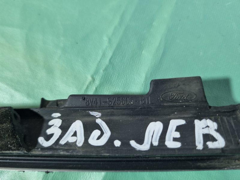 Молдинг стекла наружный Ford Kuga 2008
