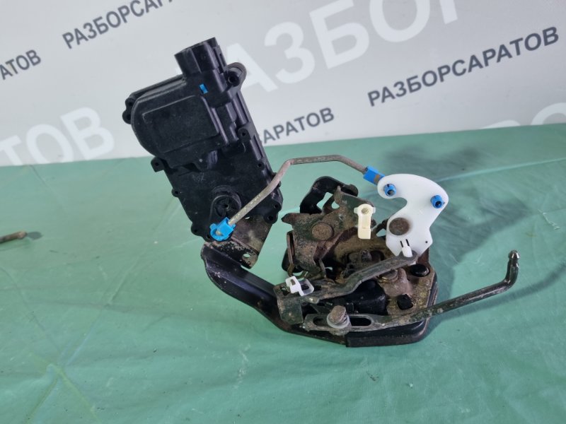 Замок двери Hyundai Accent 2008 седан