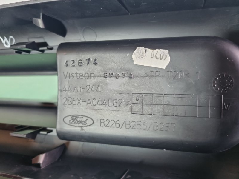 Консоль между сидений Ford Fiesta 2007 хэтчбек 5 дв.