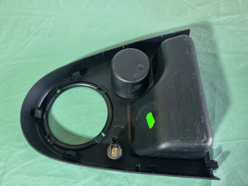Накладка центральной консоли Ford Fiesta 2007 хэтчбек 5 дв.
