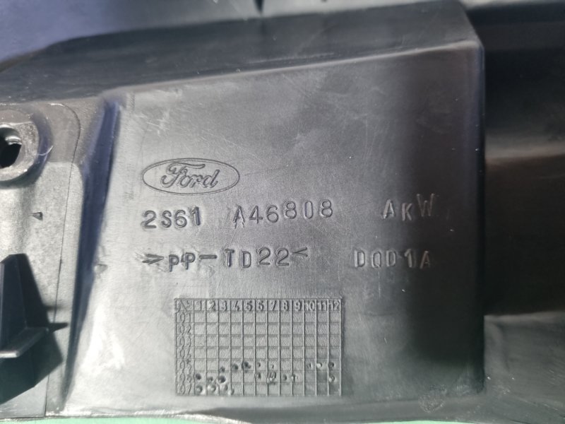Боковина (полкодержатель) багажника. Ford Fiesta 2007 хэтчбек 5 дв.
