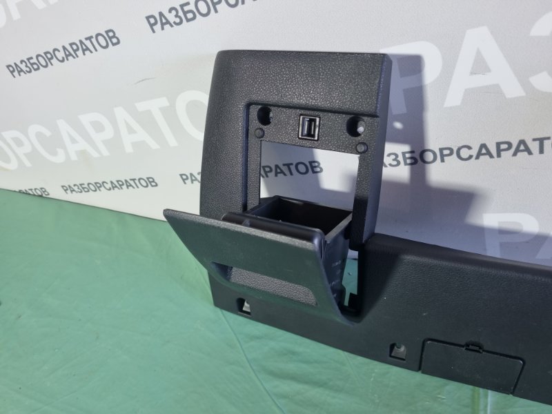 Накладка торпедо нижняя под рулевым колесом Ford Fiesta 2007 хэтчбек 5 дв.