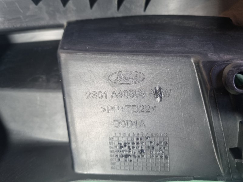 Боковина (полкодержатель) багажника. Ford Fiesta 2007 хэтчбек 5 дв.