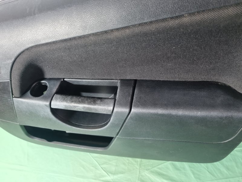 Обшивка двери Ford Fiesta 2007 хэтчбек 5 дв.