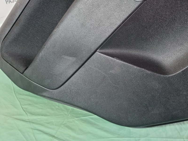 Обшивка двери Ford Fiesta 2007 хэтчбек 5 дв.