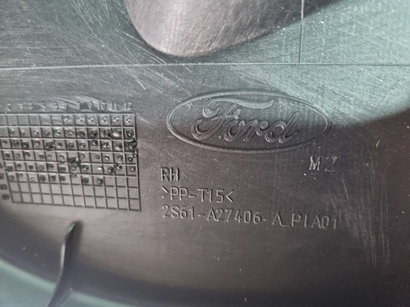 Обшивка двери Ford Fiesta 2007 хэтчбек 5 дв.
