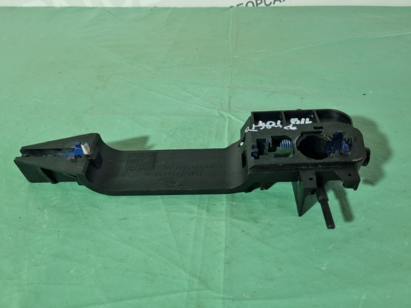 Кронштейн ручки двери наружной Ford Fiesta 2007 хэтчбек 5 дв.