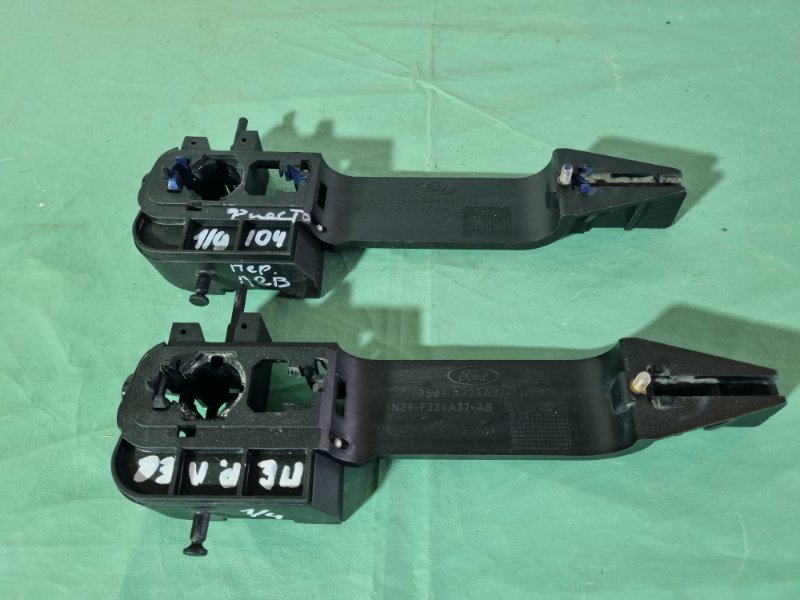 Кронштейн ручки двери наружной Ford Fiesta 2007 хэтчбек 5 дв.