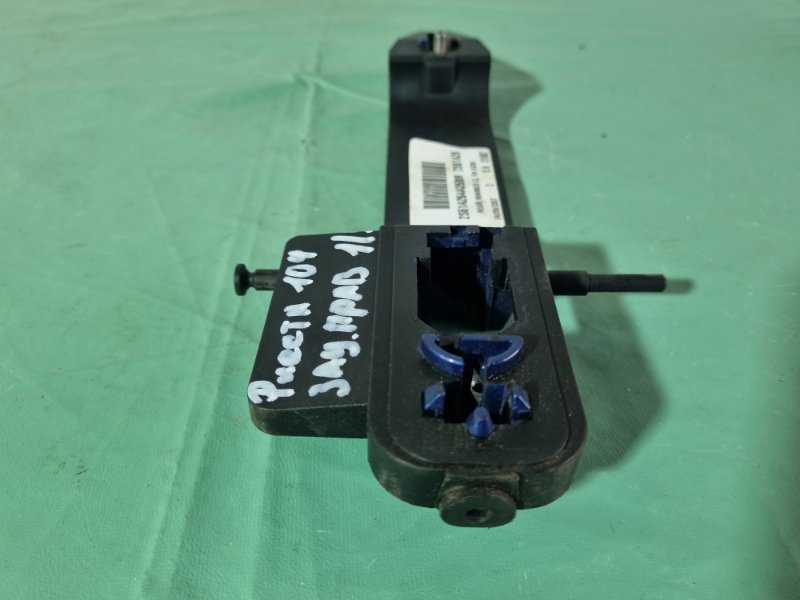 Кронштейн ручки двери наружной Ford Fiesta 2007 хэтчбек 5 дв.