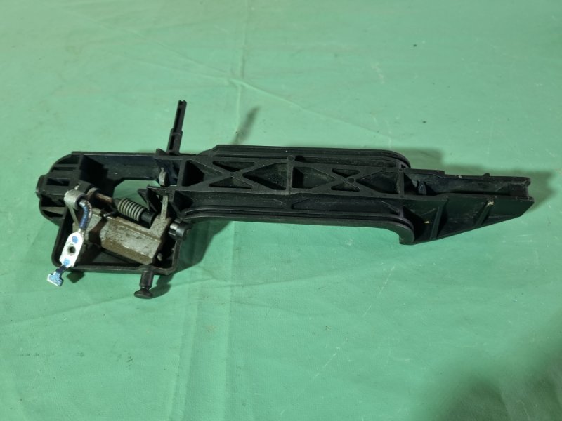 Кронштейн ручки двери наружной Ford Fiesta 2007 хэтчбек 5 дв.