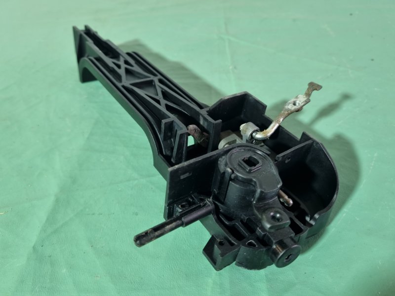 Кронштейн ручки двери наружной Ford Fiesta 2007 хэтчбек 5 дв.
