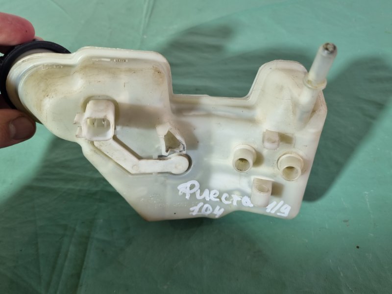 Бачок главного тормозного цилиндра Ford Fiesta 2007 хэтчбек 5 дв.