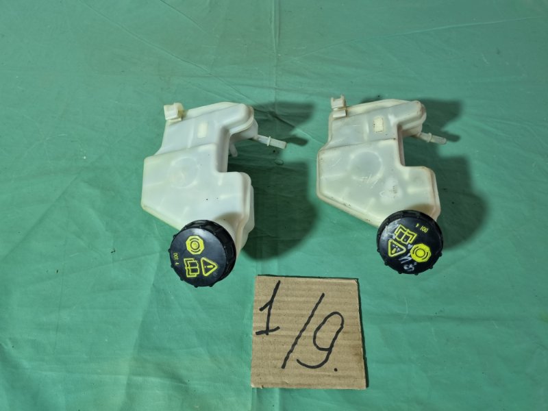 Бачок главного тормозного цилиндра Ford Fiesta 2007 хэтчбек 5 дв.