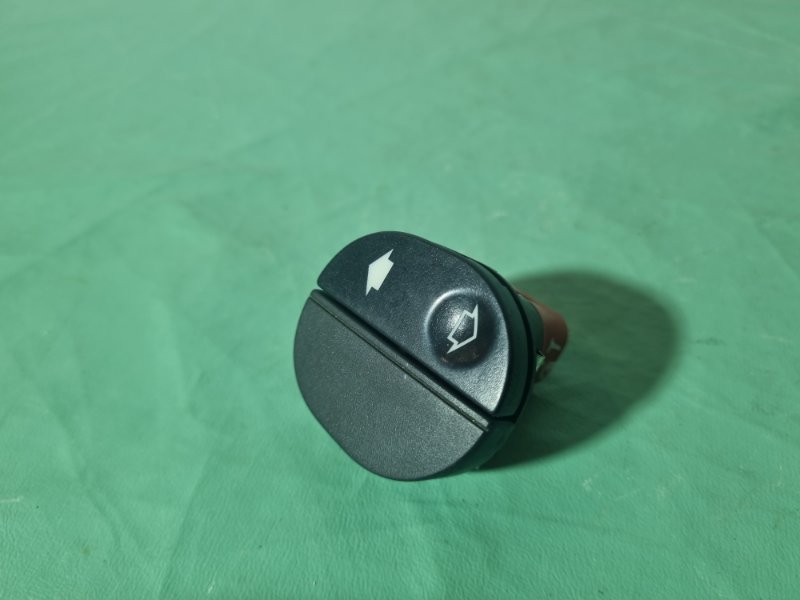 Кнопка стеклоподъемника Ford Fiesta 2007 хэтчбек 5 дв.