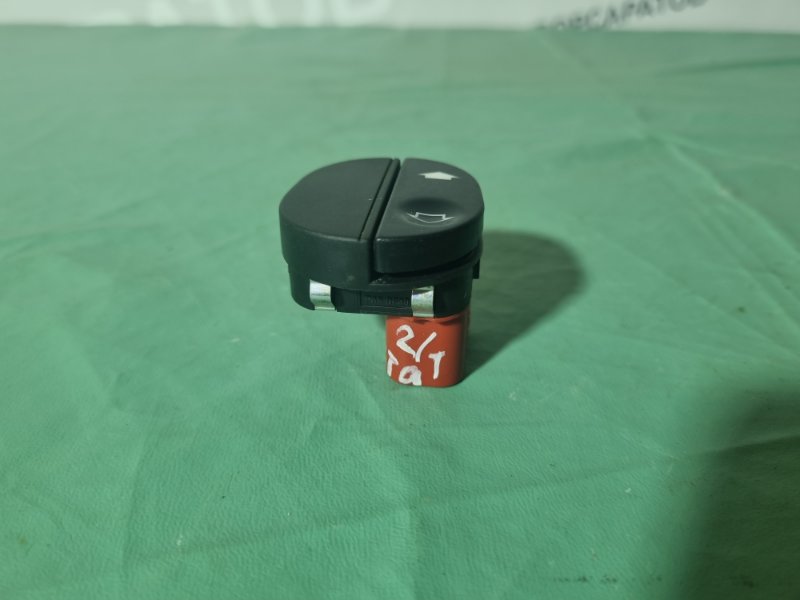 Кнопка стеклоподъемника Ford Fiesta 2007 хэтчбек 5 дв.