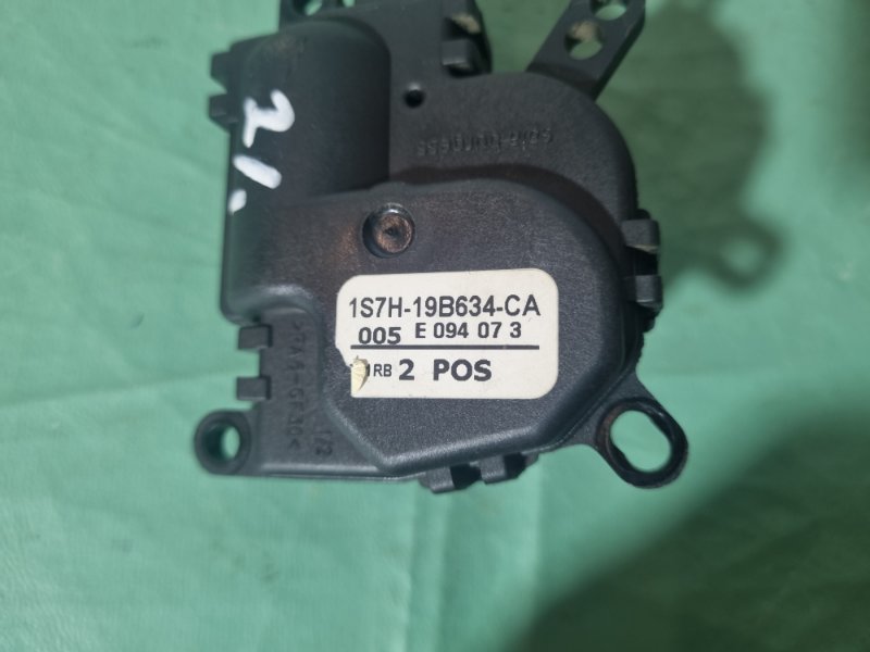 Сервопривод заслонки отопителя Ford Fiesta 2007 хэтчбек 5 дв.