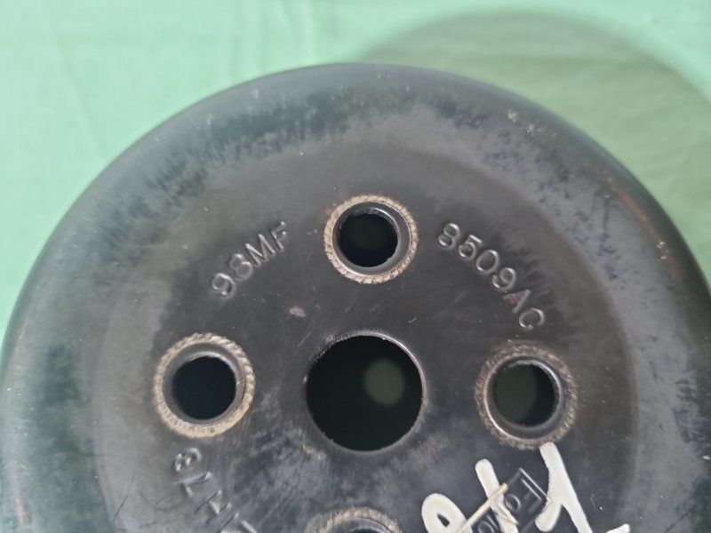 Шкив помпы Ford Fiesta 2007 хэтчбек 5 дв.