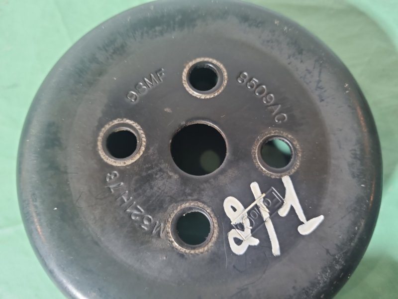 Шкив помпы Ford Fiesta 2007 хэтчбек 5 дв.