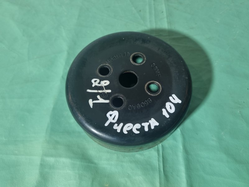 Шкив помпы Ford Fiesta 2007 хэтчбек 5 дв.