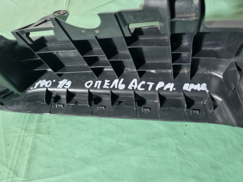 Боковина (полкодержатель) багажника. Opel Astra H 2008 хэтчбек 5дв.