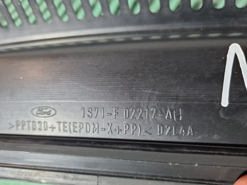Жабо Ford Mondeo III 2005 седан