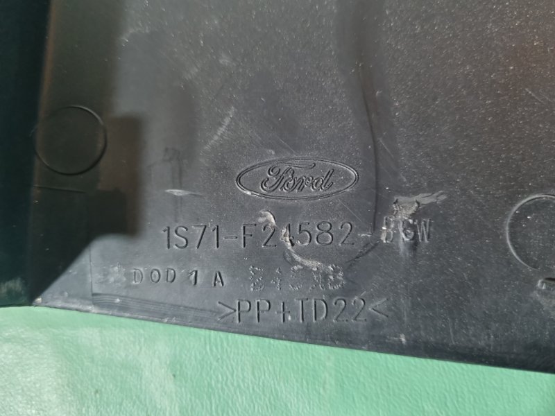 Накладка стойки средней Ford Mondeo III 2005 седан