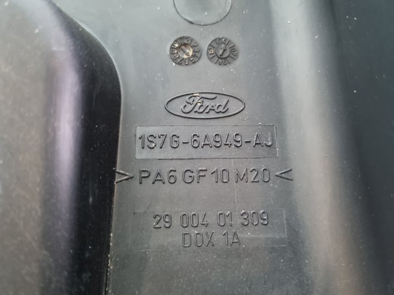 Накладка декоративная двигателя Ford Mondeo III 2005 седан