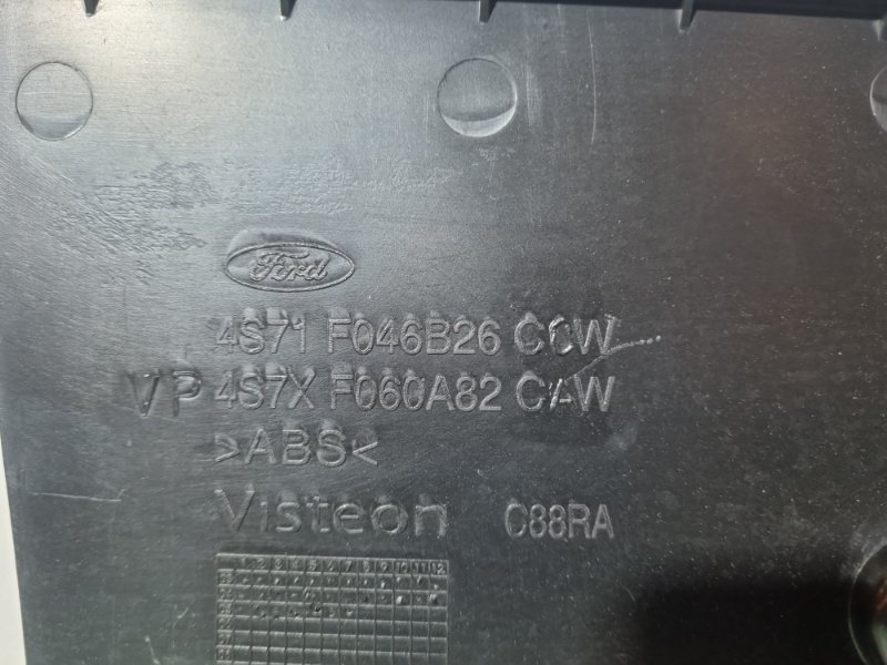 Накладка торпедо Ford Mondeo III 2005 седан