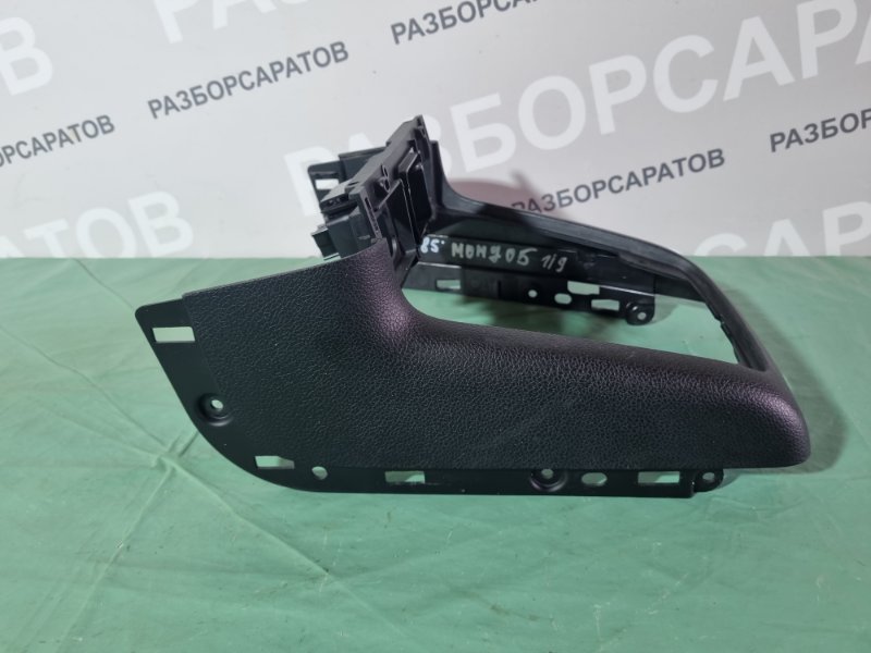 Накладка центральной консоли Ford Mondeo III 2005 седан