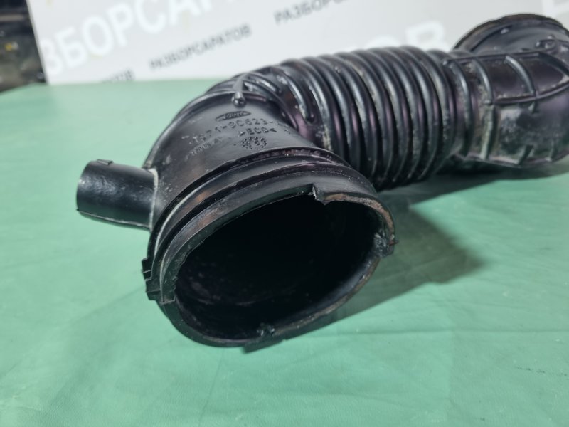 Патрубок воздушного фильтра Ford Mondeo III 2005 седан
