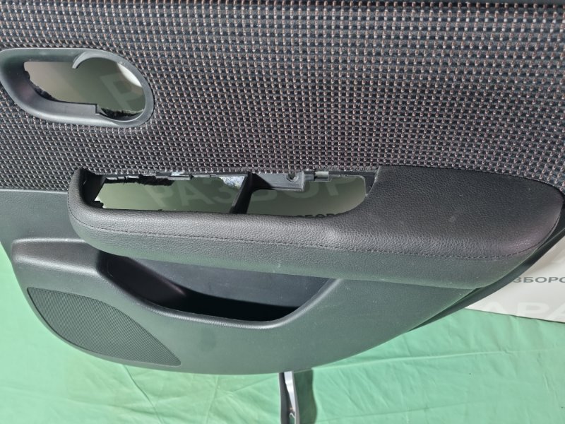 Обшивка двери Nissan Tiida C11 2013