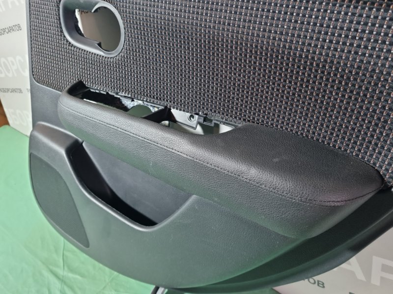 Обшивка двери Nissan Tiida C11 2013