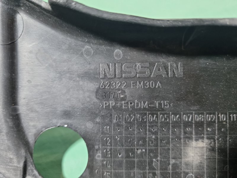 Кожух замка капота Nissan Tiida C11 2013
