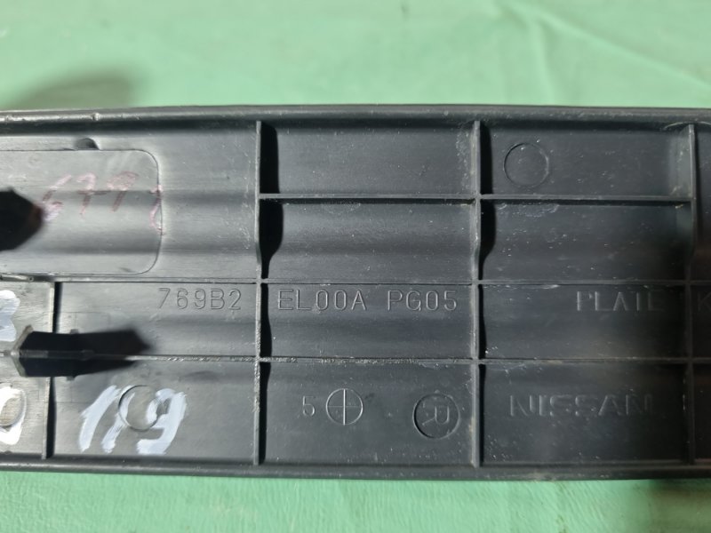 Накладка порога внутренняя Nissan Tiida C11 2013