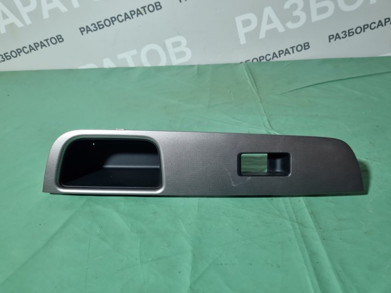Накладка кнопок стеклоподъемника Nissan Tiida C11 2013