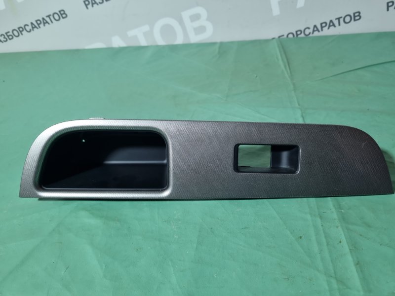 Накладка кнопок стеклоподъемника Nissan Tiida C11 2013