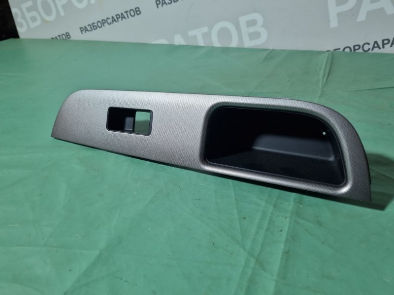 Накладка кнопок стеклоподъемника Nissan Tiida C11 2013