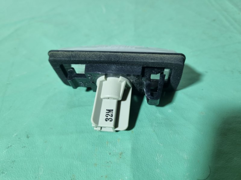 Фонарь подсветки номера Nissan Tiida C11 2013