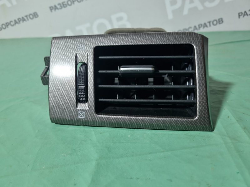 Дефлектор воздушный торпедо Nissan Tiida C11 2013