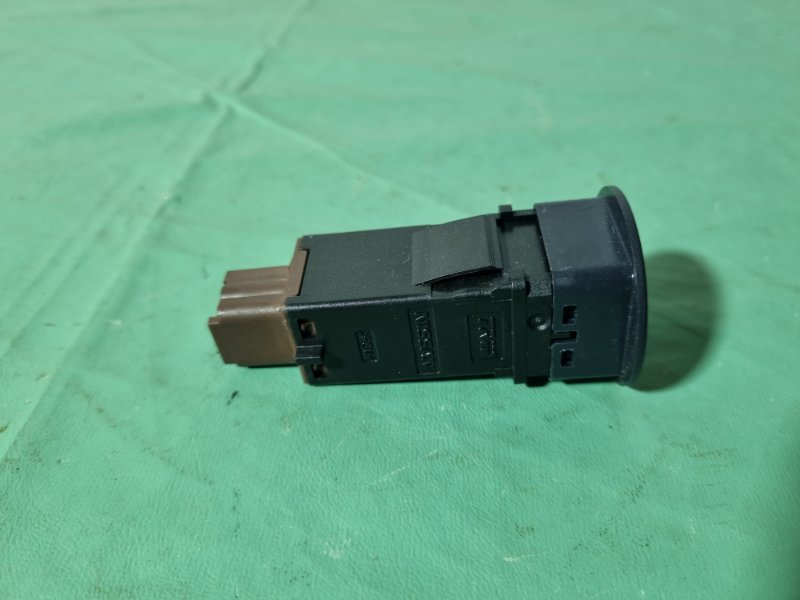 Кнопка отключения airbag Nissan Tiida C11 2013