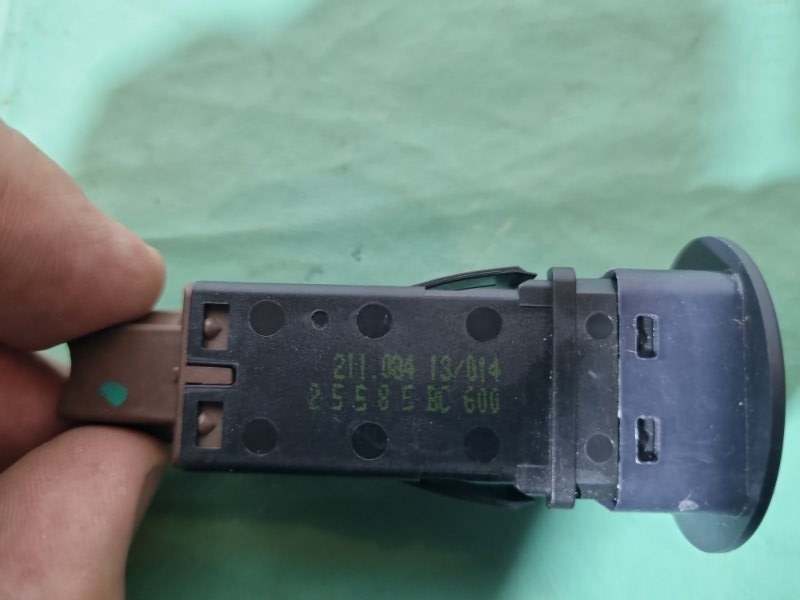 Кнопка отключения airbag Nissan Tiida C11 2013