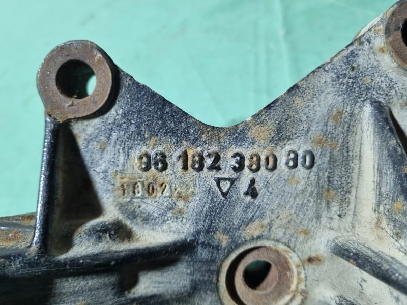Кронштейн Citroen C5 2002 хэтчбек