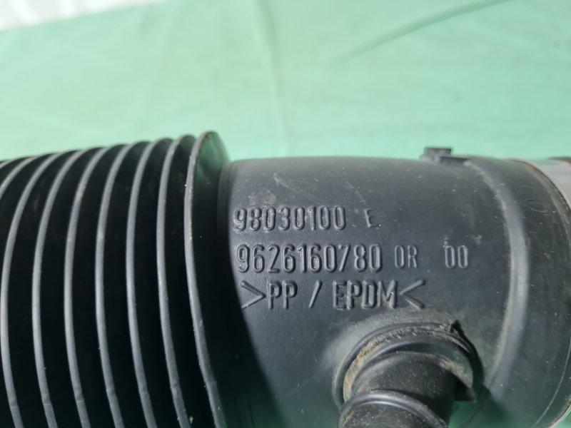 Патрубок воздушного фильтра Citroen C5 2002 хэтчбек