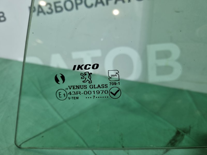 Стекло двери Peugeot 206 2007 седан