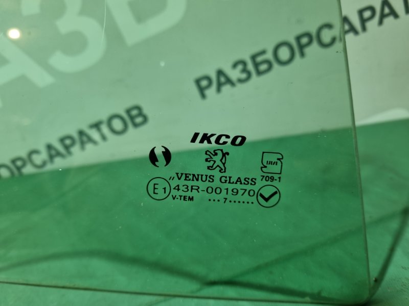 Стекло двери Peugeot 206 2007 седан