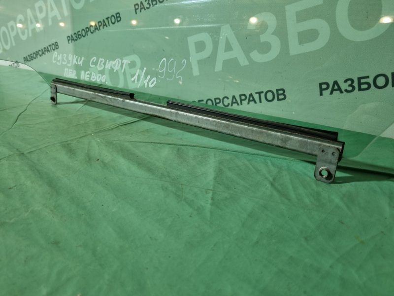 Стекло двери Suzuki Swift 2010