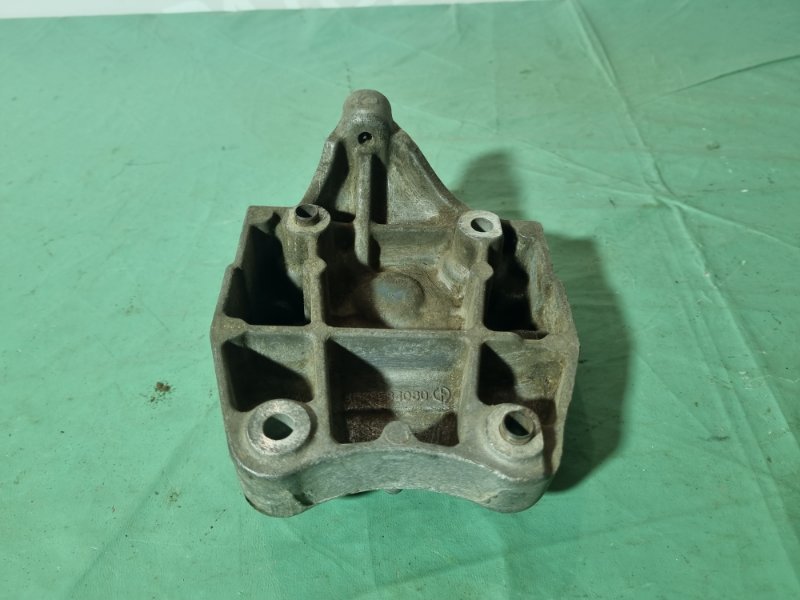Кронштейн компрессора кондиционера Peugeot 206 2004 хэтчбек