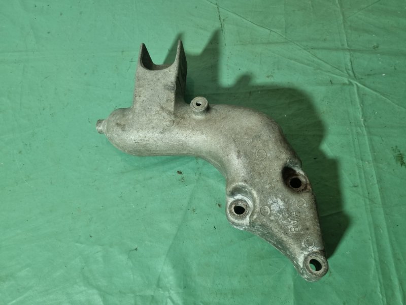 Кронштейн опоры двигателя Peugeot 206 2004 хэтчбек
