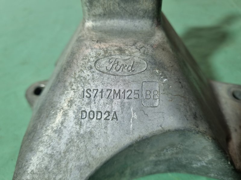 Кронштейн опоры двигателя Ford Mondeo III 2005 седан