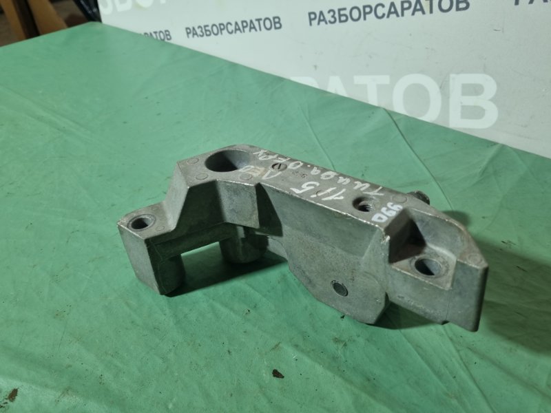 Кронштейн опоры двигателя Nissan Tiida C11 2013